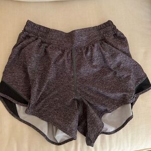 Lululemon Hotty hot shorts Ladies size 6 “4-inch” grey